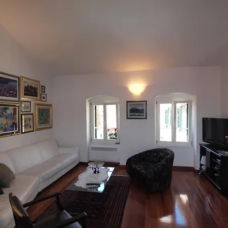 Million Dollar View Apartment Split